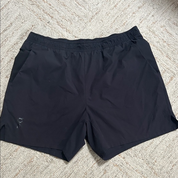 On Running Other - On Running Black Essential Shorts XL